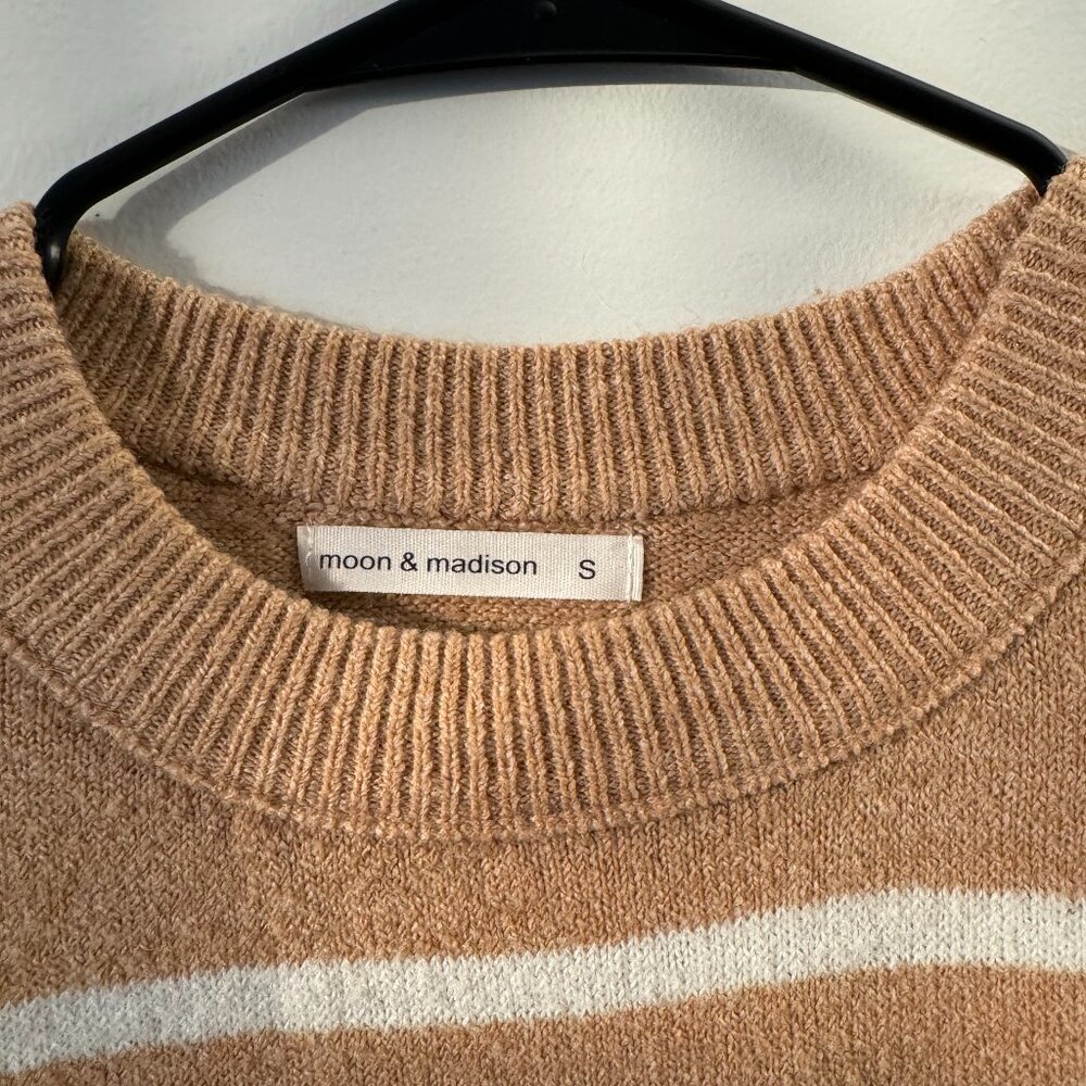 Pullover Colorblock Knit Sweater - Picture 3 of 3